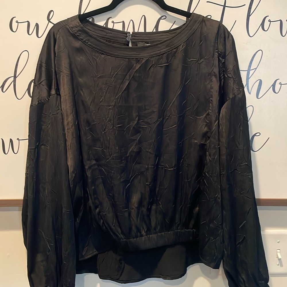 Fate hi low black blouse